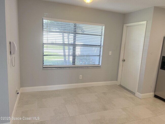 Photo - 761 Glencove Ave NW