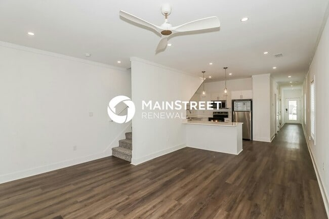 Photo - 3 Bedroom Pet-Friendly Home in Houston, TX with Main Street Renewal