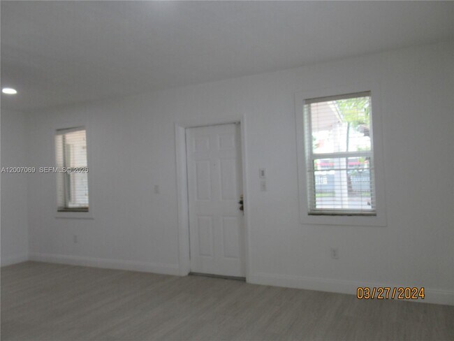 Photo - 4245 SW 7th St