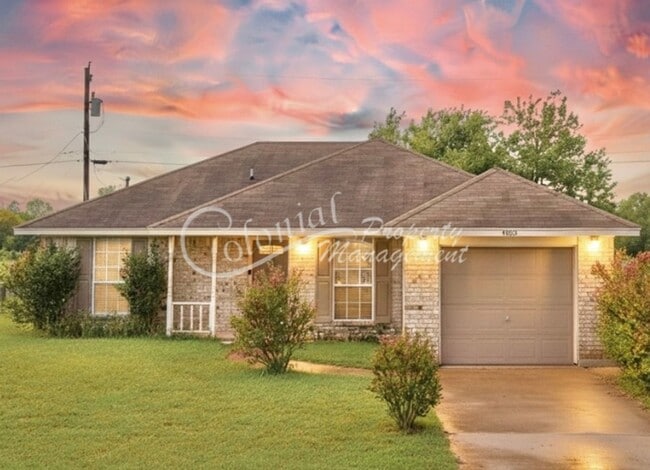 Building Photo - AVAILABLE NOW!