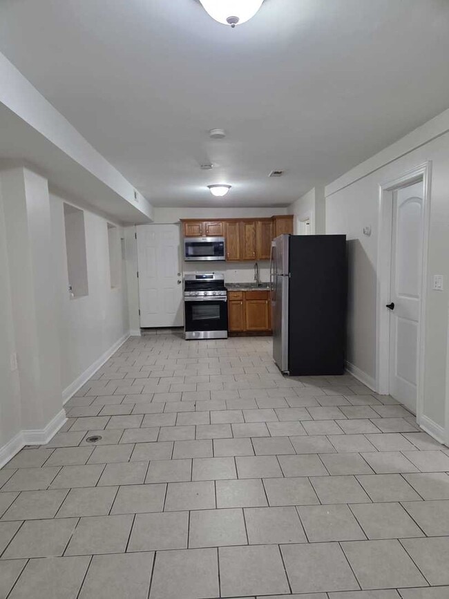 Photo - 2416 S Sawyer Ave