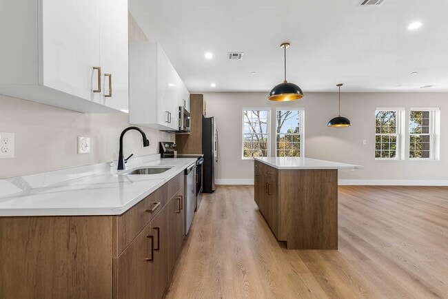 Photo - 22 Everett St Unit 424