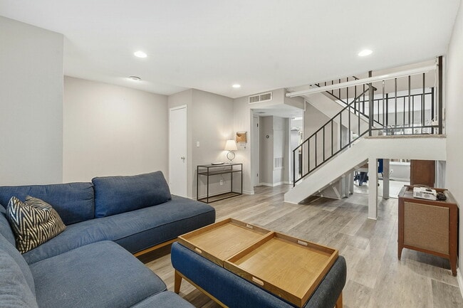 Photo - 905 Silver Quail Ln