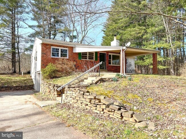 Building Photo - 1200 N Grange Ave Rental