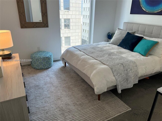 Photo - 151 SE 1st St Unidad 702