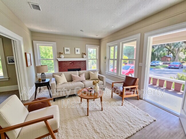 Photo - 213 W 24th St