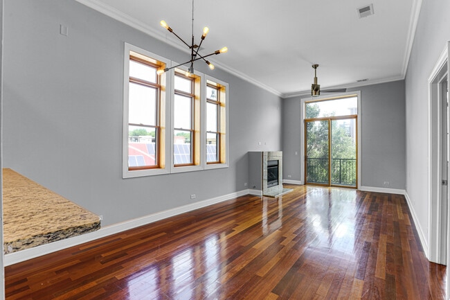 Photo - 4755 N Washtenaw Ave