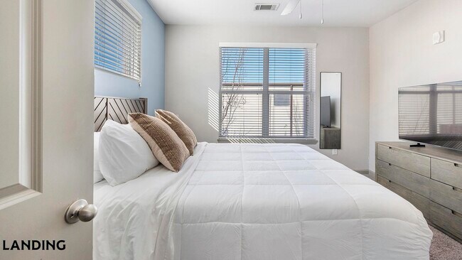 Photo - 225 Walden Village Ln Unidad 227