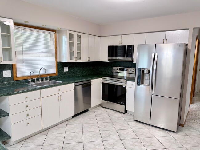 Photo - 10 Mayflower Rd