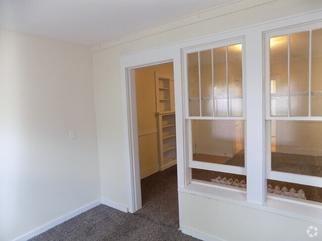 Building Photo - 842 1st St SW Unit 1 Rental