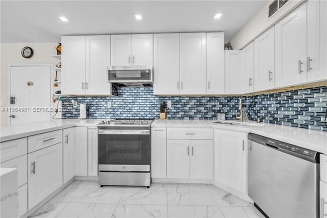 Building Photo - 2501 S Ocean Dr