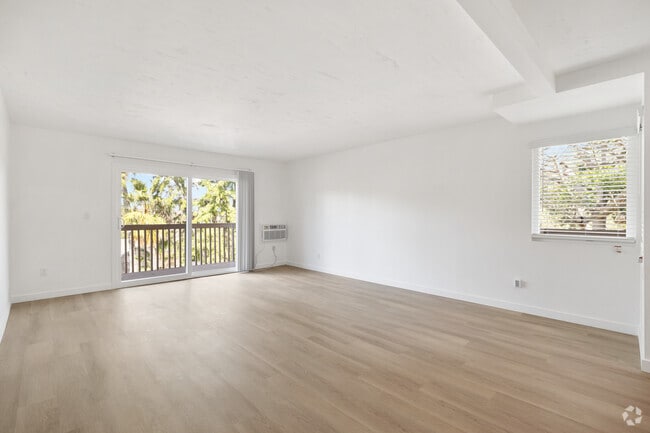 2BR, 2BA - 1,350SF - Living Room