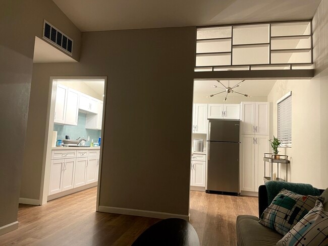 Photo - 2012 E Howe Ave