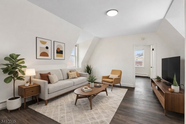 Building Photo - 676 Chestnut St