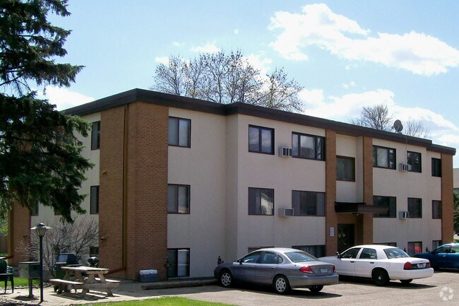 Photo - 410 Chan View