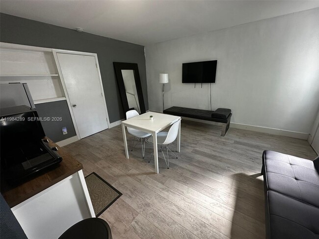 Photo - 275 NW 46th St Unit B