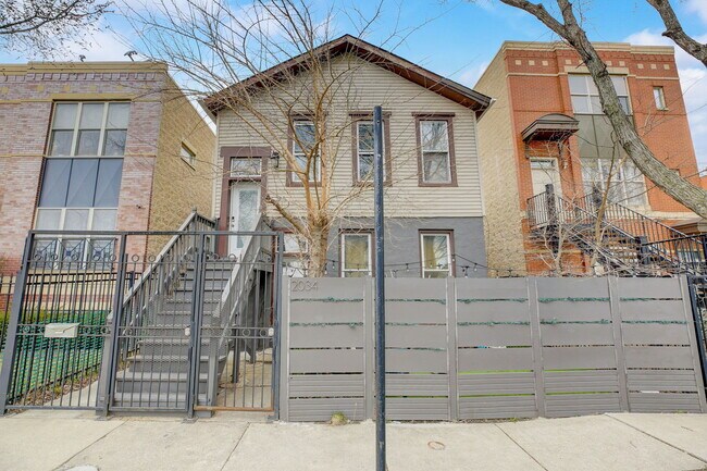 Photo - 2034 W Warren Blvd House