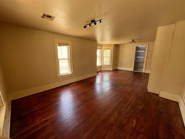 Photo - Beautiful 3 Bedroom Home