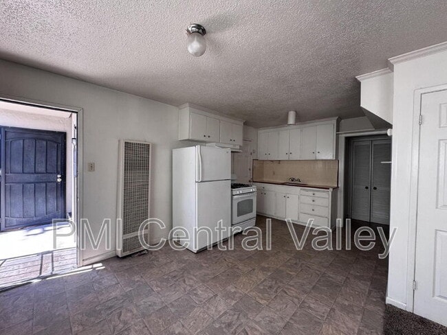 Photo - 111 E Grove St