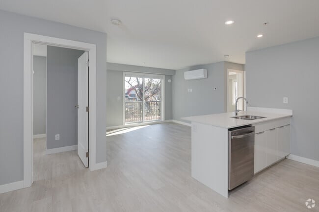 3BR, 2BA - 847SF