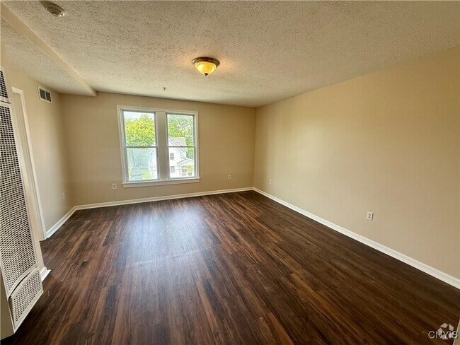 Building Photo - 5 E Main St Rental