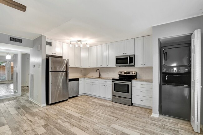 Building Photo - 3942 W Alabama St Unit True