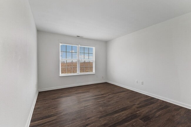 Photo - Rent $1475/mo********** Honda Plant around...