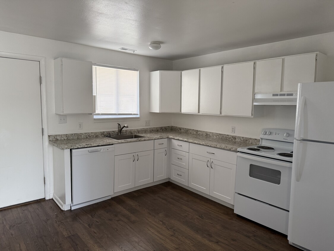 Kitchen - 92 E 9230 S (Sandy, UT)