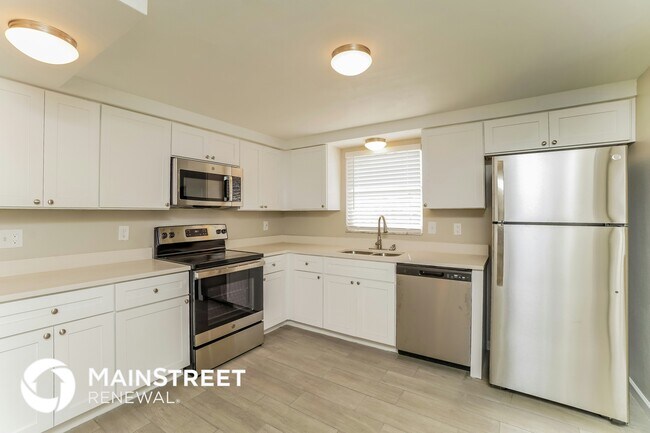 Photo - 7909 Hawthorn Dr