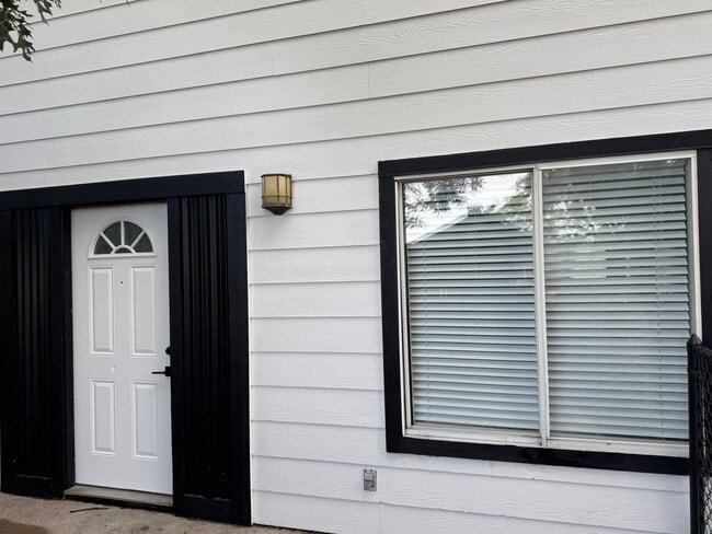 Photo - Remodeled 6 Bedroom in North Campus off Speedway