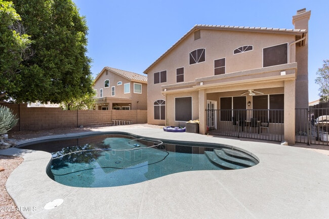 Photo - 1018 E Silverwood Dr House