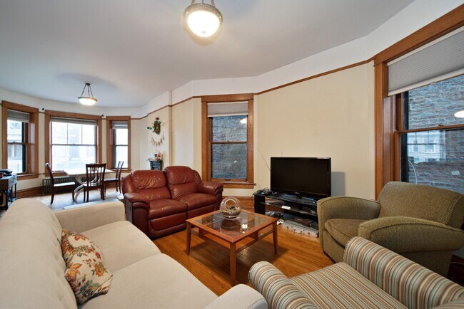 Photo - 3508 N Sheffield Ave Unit 1