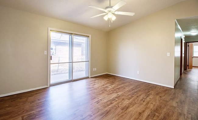 Photo - 1301 Hazelwood Dr