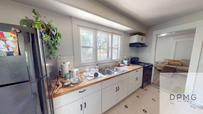 Photo - 214 E Elm St Unit 1