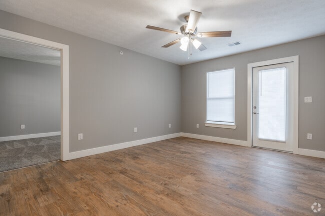 2BR, 2BA - 1090SF - Living Room
