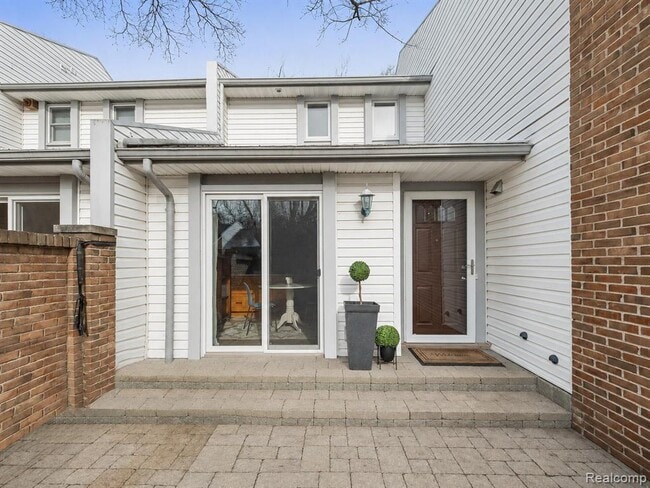 177 E Long Lake Rd