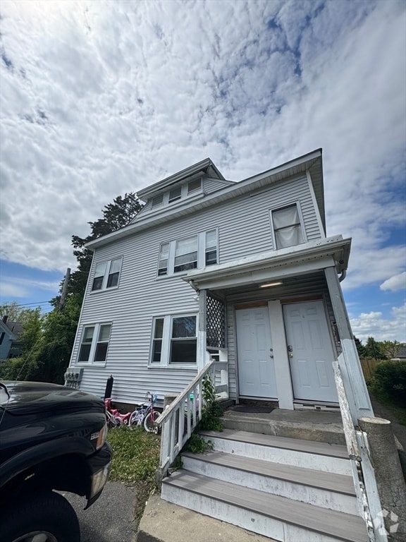 Building Photo - 25 1/2 Porter St Unit 1 Rental