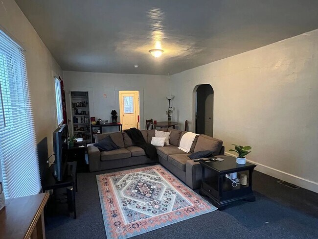 Photo - 9 MONTH LEASE - 12th and Lincoln