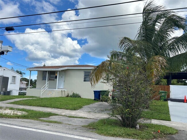 725 SW 8th Ave Unidad A