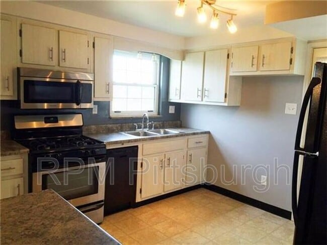 Photo - 2108 Lucina Ave