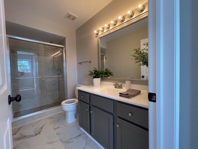 Primary en-suite bathroom (2nd floor) - 16414 Brementowne Rd