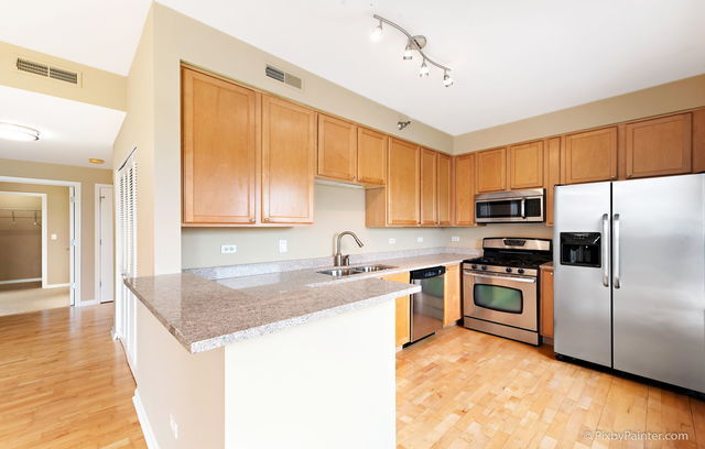 100 N Hermitage Ave
