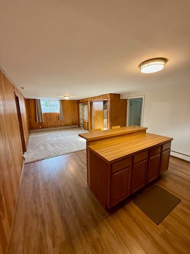 Building Photo - 2 Bedroom 1 Bathroom Apartment