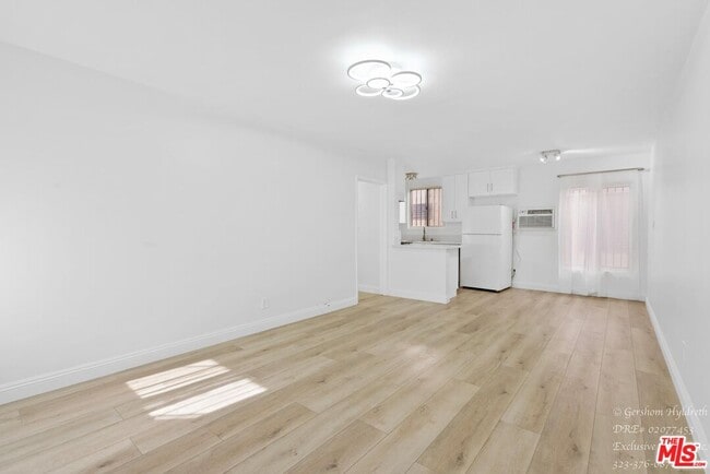 Photo - 6640 Woodman Ave Unit 2