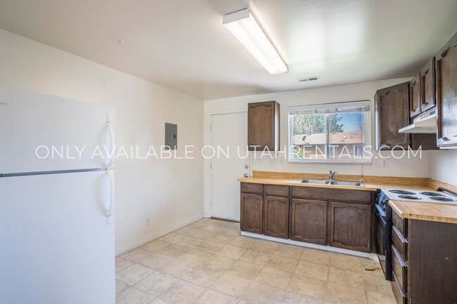 Photo - 1050 S Virginia Cir