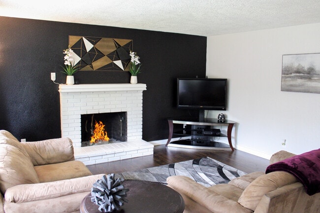 Photo - 2594 Hummingbird St NE