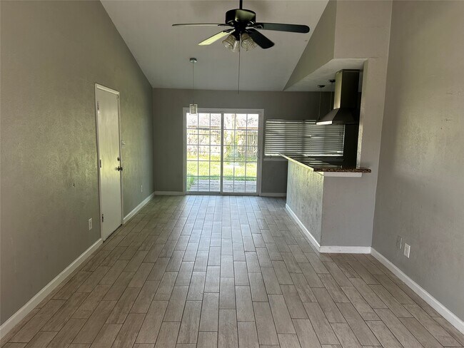 Photo - 635 Jeff Davis Dr