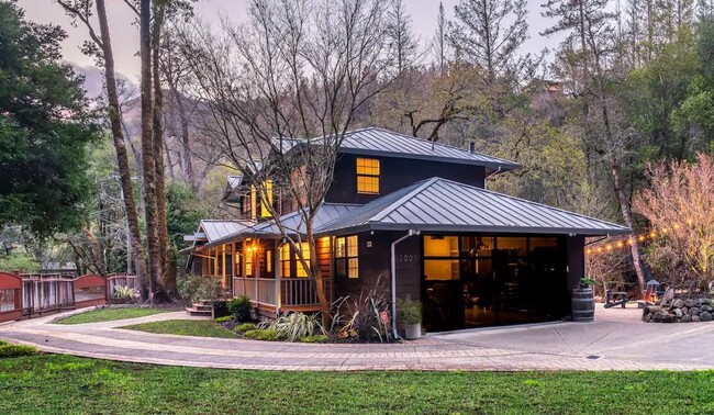 Building Photo - Oasis in Kenwood! Rental