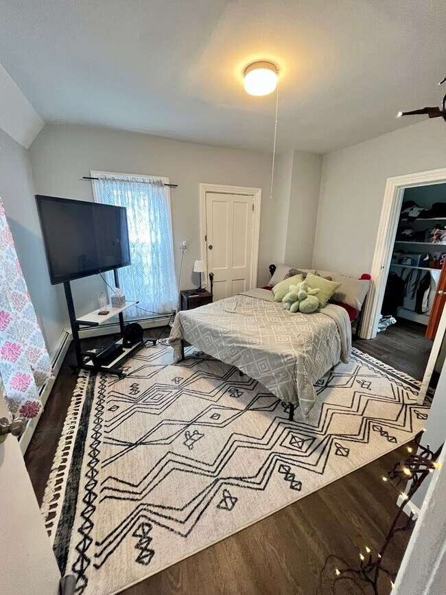 Photo - 42 Elmwood Ave Unit UPPER