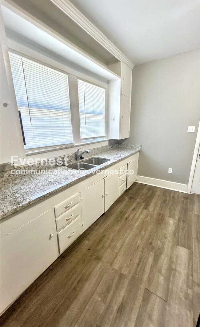 Photo - 1624 Pike Ave